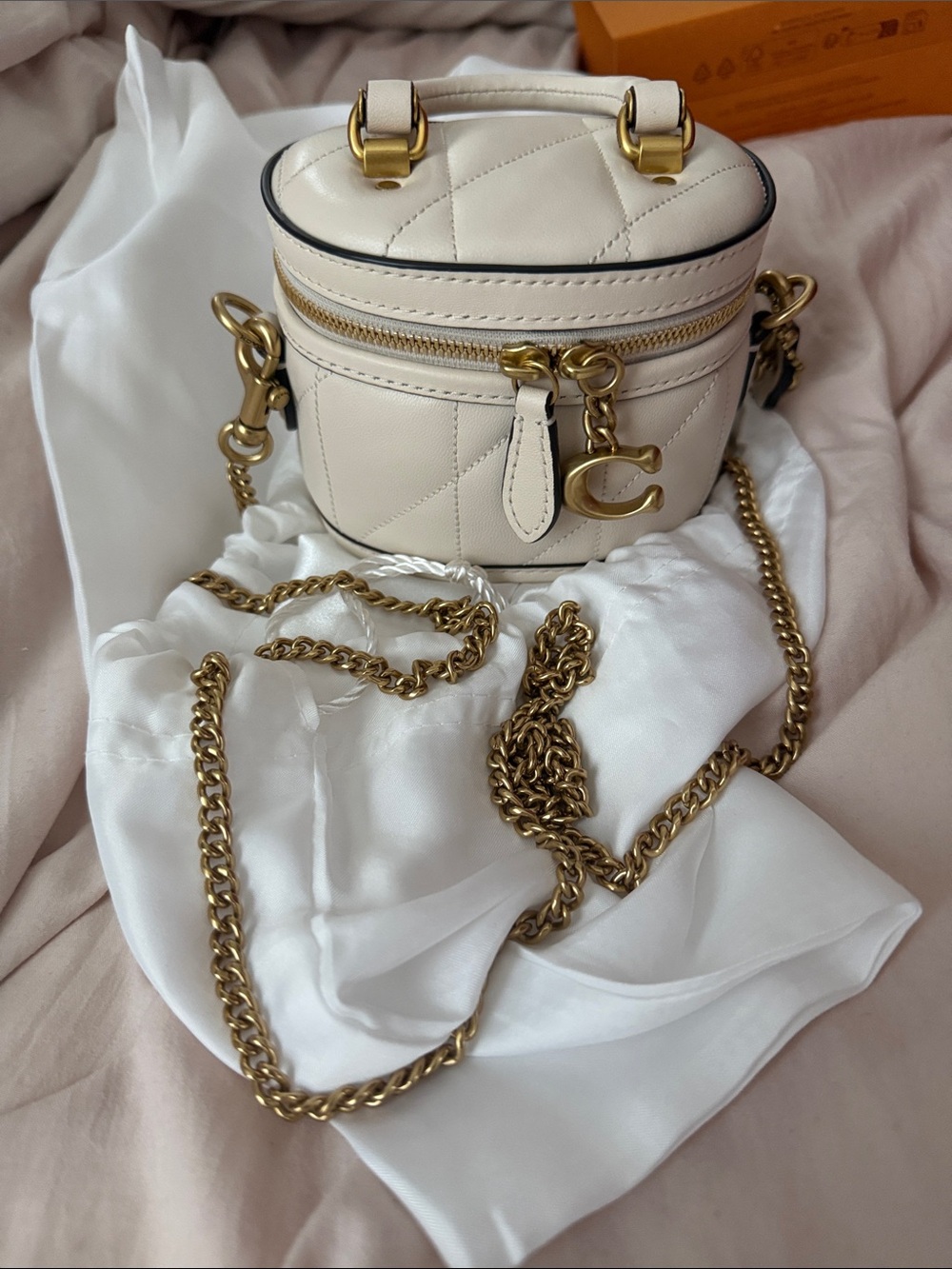 Coach Cream Quilted Leather Crossbody Bag with Gold Chain - Picture 1 of 7